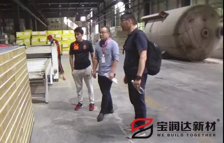 外蒙古客戶(hù)來(lái)訪(fǎng)寶潤(rùn)達(dá)洽談保溫一體板合作